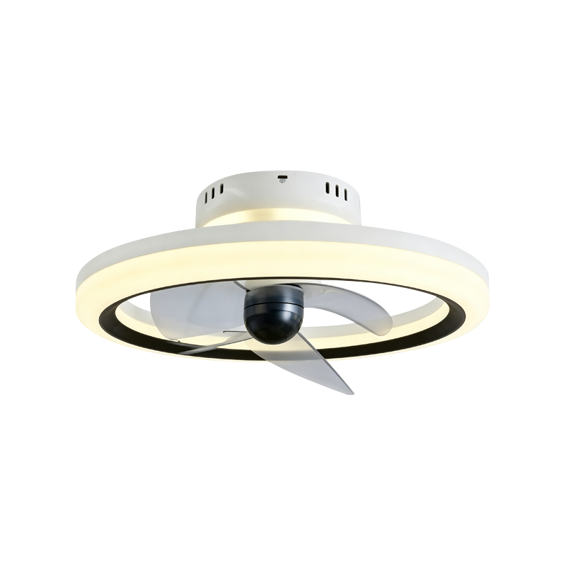 Oscillerende plafondventilator in de slaapkamer met licht