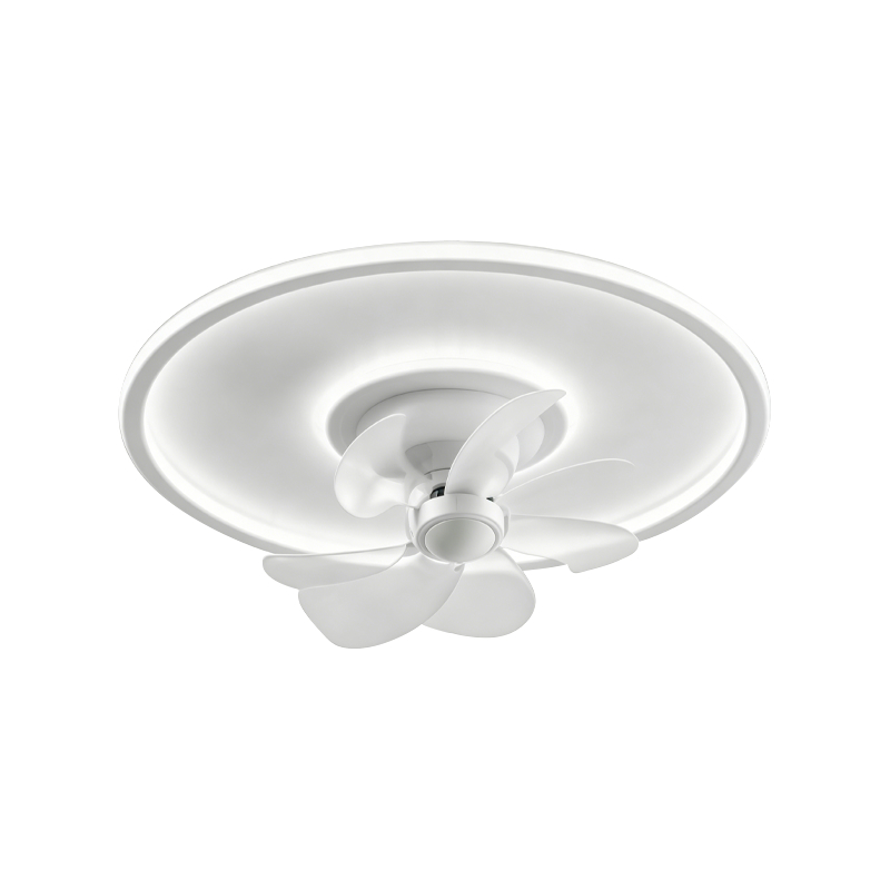 Oscillerende plafondventilator in de slaapkamer met licht